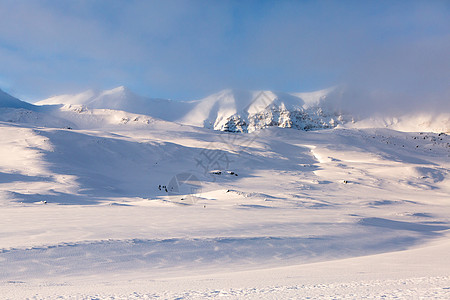 冰岛Þjóðvegur 1号公路旁壮观雪山高清图片