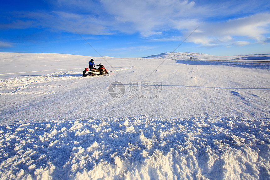 冰岛冬季自驾交通工具雪地摩托图片