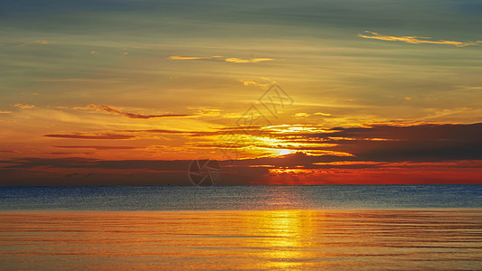 泰国湾华欣大海海滨日出朝阳缓缓升起高清图片