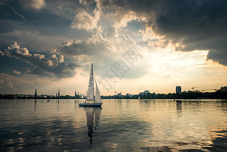 海水湖水夕阳帆船图片背景