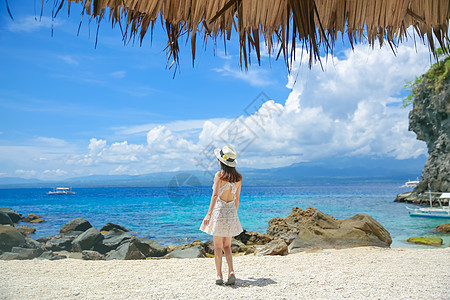 美女海边度假海边美女背影背景