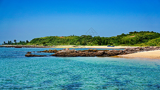 夏日海滩广西北海防城港怪石滩海上赤壁背景