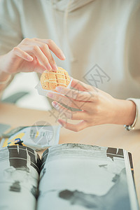 女生零食女生办公室吃零食背景