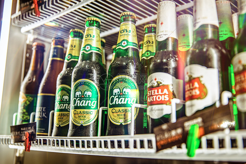 冰柜里的啤酒图片