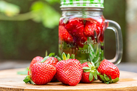 夏日草莓汁饮品图片
