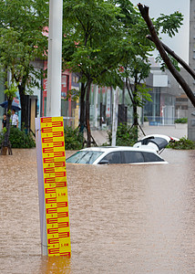 城市暴雨街道洪水内涝图片