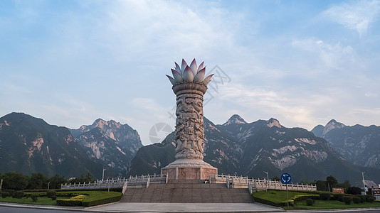 华阴市华山脚下宝莲灯背景图片