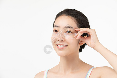 眼镜少女使用眼膜保养的可爱少女背景