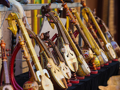 维吾尔族拉弦乐器胡西它尔背景图片