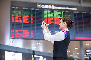 机场空姐拿飞机模型图片