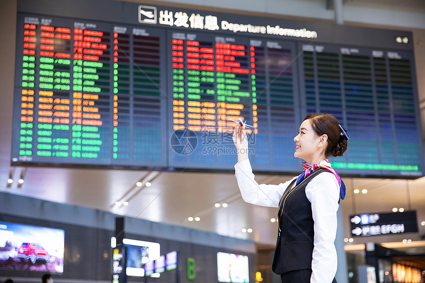 机场空姐拿飞机模型图片