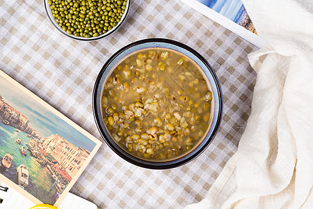 饮品小吃夏日清凉解暑的绿豆汤背景