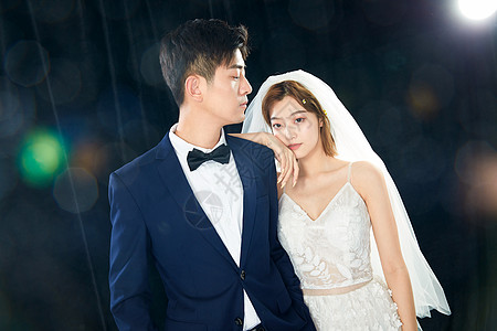 婚纱新郞年轻情侣结婚婚纱照背景