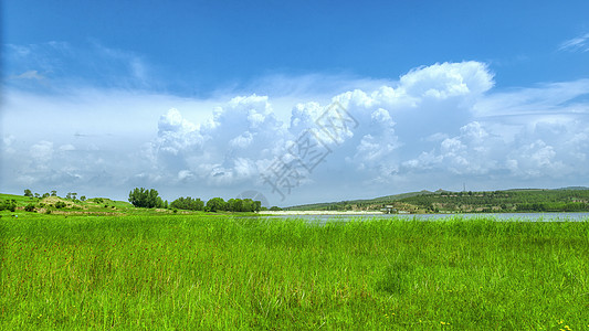 蓝天草原内蒙古夏季草原牧场景观背景