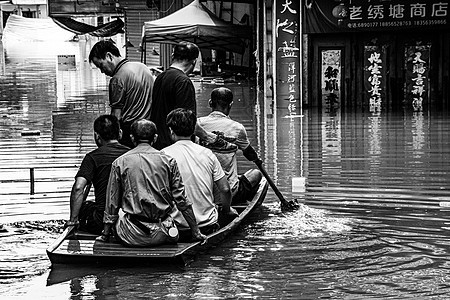 洪水群众转移图片