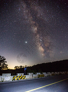 陕西旬邑石门山森林公园高清图片