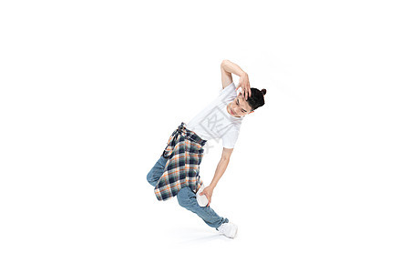 年轻街舞男生展示舞蹈技巧图片