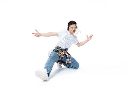 胜利补时任意球，C罗罚前念念有词给自己鼓劲但遗憾打丢