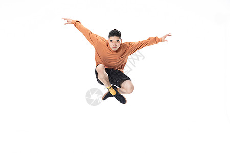 邵佳一微博更新里程碑时刻：出任中国国家男子足球队主教练