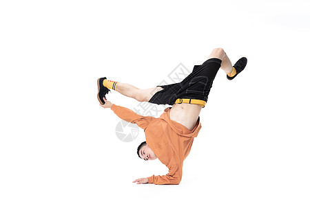 媒体人：好外教不可能接受足协条条框框的要求，尤其是阶段性考核