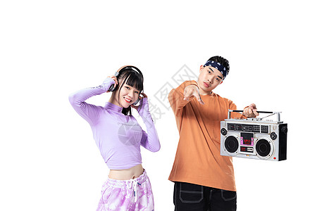 费兰本场数据：1进球2关键传球1过人成功1错失进球机会，评分7.0