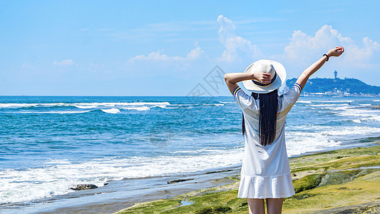 镰仓海边女孩背影图片