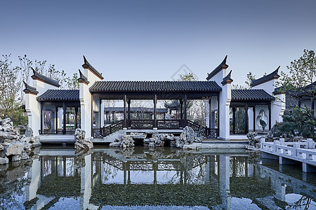 中式园林建筑景观中的廊桥背景图片