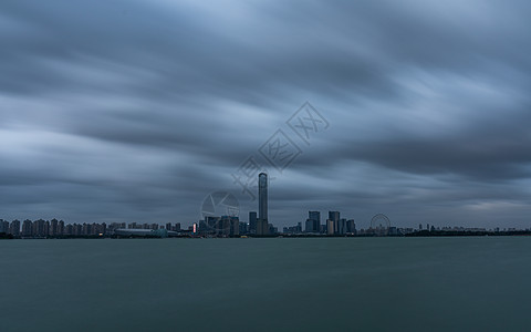 暴风雨来临的苏州CBD高清图片