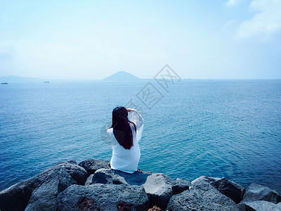 韩国女人韩国海边女孩背影背景