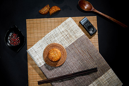 红豆馅月饼中国风中秋月饼背景