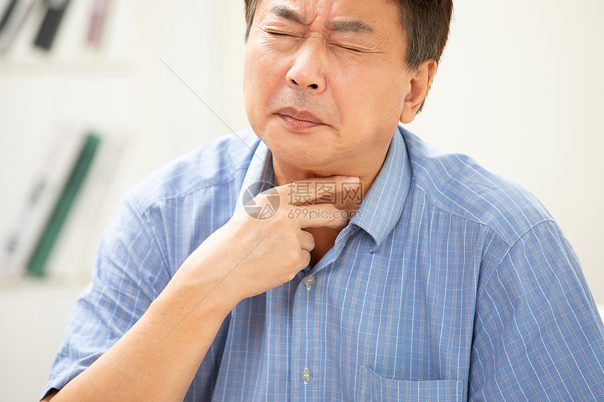 中年人男性咽喉疼痛图片