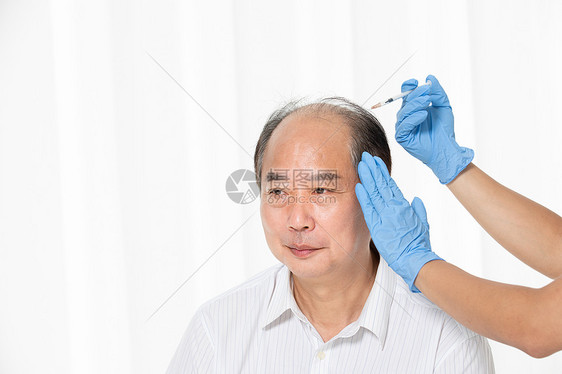 中年男人做头发修护图片