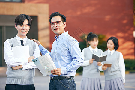 高中老师和学生校园里老师和学生交谈背景