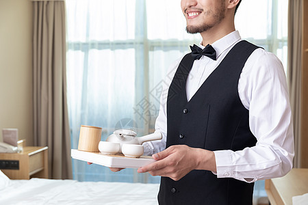 酒店客房服务员端茶具背景图片