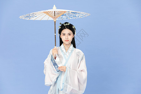 中国风古装汉服美女撑伞背景图片