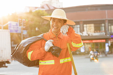 户外擦汗的环卫工人背景图片