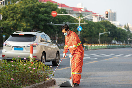 户外打扫城市街道的环卫工人高清图片