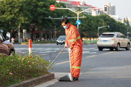 户外打扫城市街道的环卫工人高清图片