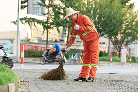 衣店户外打扫城市街道的环卫工人背景