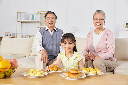 恩爱的爷爷奶奶小女孩和爷爷奶奶一起过中秋节背景