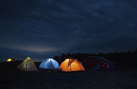 山顶露营夜晚的帐篷背景图片