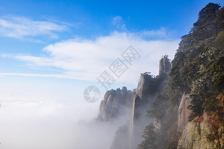 江西云雾缭绕的三清山图片