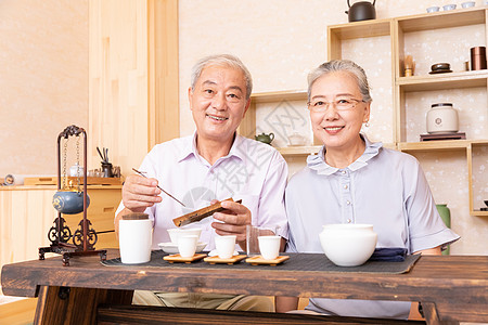 老爷爷和老奶奶倒茶叶泡茶的老年人背景