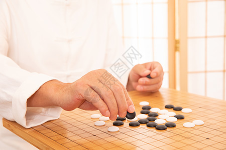 老年夫妇下棋老年人下围棋姿势特写背景