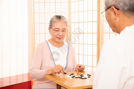 老年夫妇下围棋图片