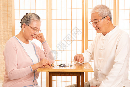 老年夫妇下围棋背景图片