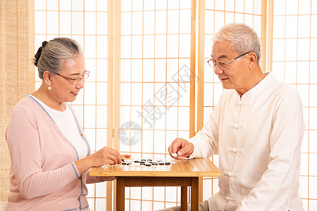 老年夫妇下棋老年夫妇下围棋背景