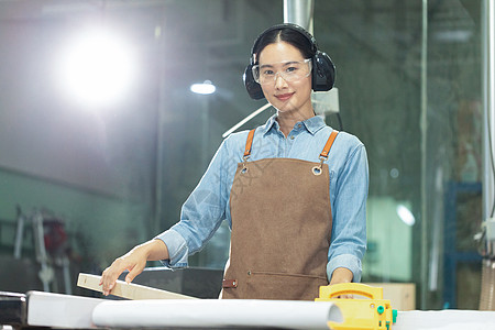 木工匠人女性职业形象图片