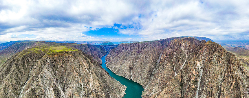 青海黄河大峡谷景区自然风光航拍图片