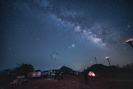 横贯夜空的璀璨银河高清图片